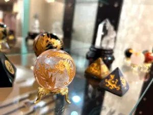 精入りの置物